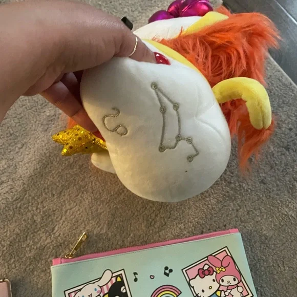 Hello Kitty Lion Plush Toy and pencil bag - Picture 3 of 4